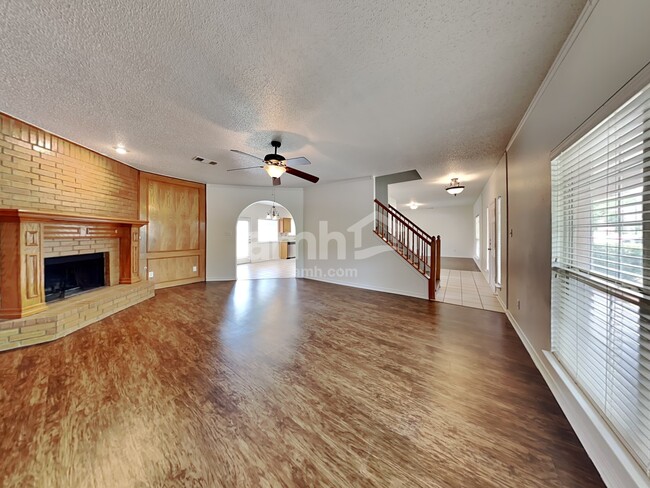 Building Photo - 962 Wisperwood Dr