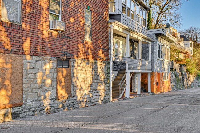 Building Photo - 81 Southside Ave