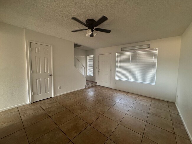 Building Photo - 4828 W Orangewood Ave