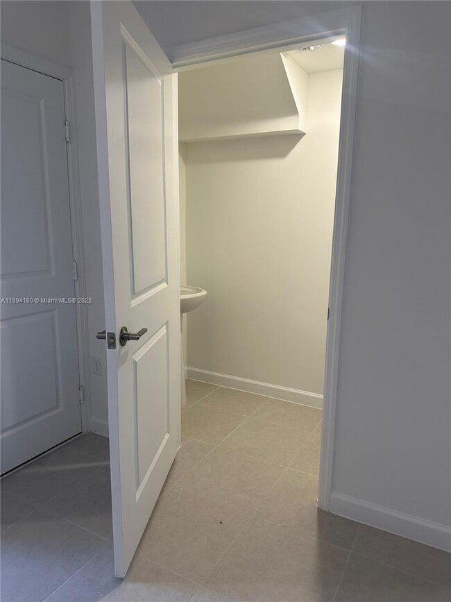 Building Photo - 2546 SE 27th Dr