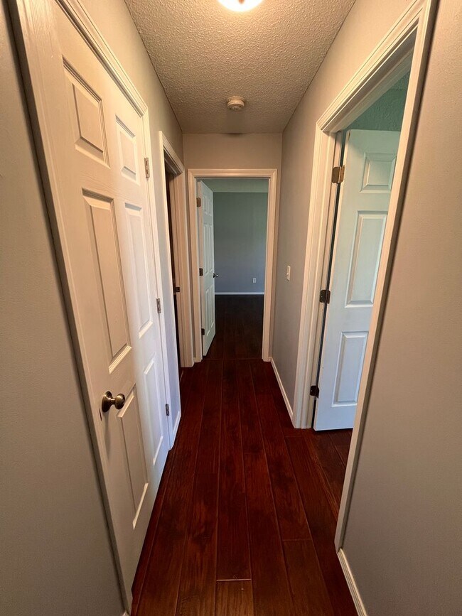 Building Photo - 3-Bed, 2-bath Luxury Southern Hills Designer Home!