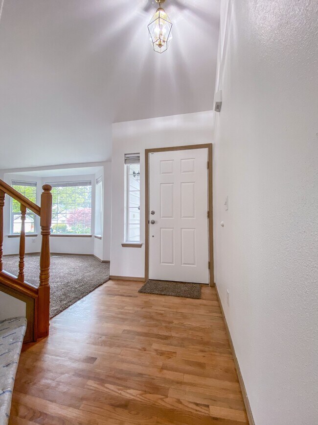 Entryway - 9010 174th Street Ct E