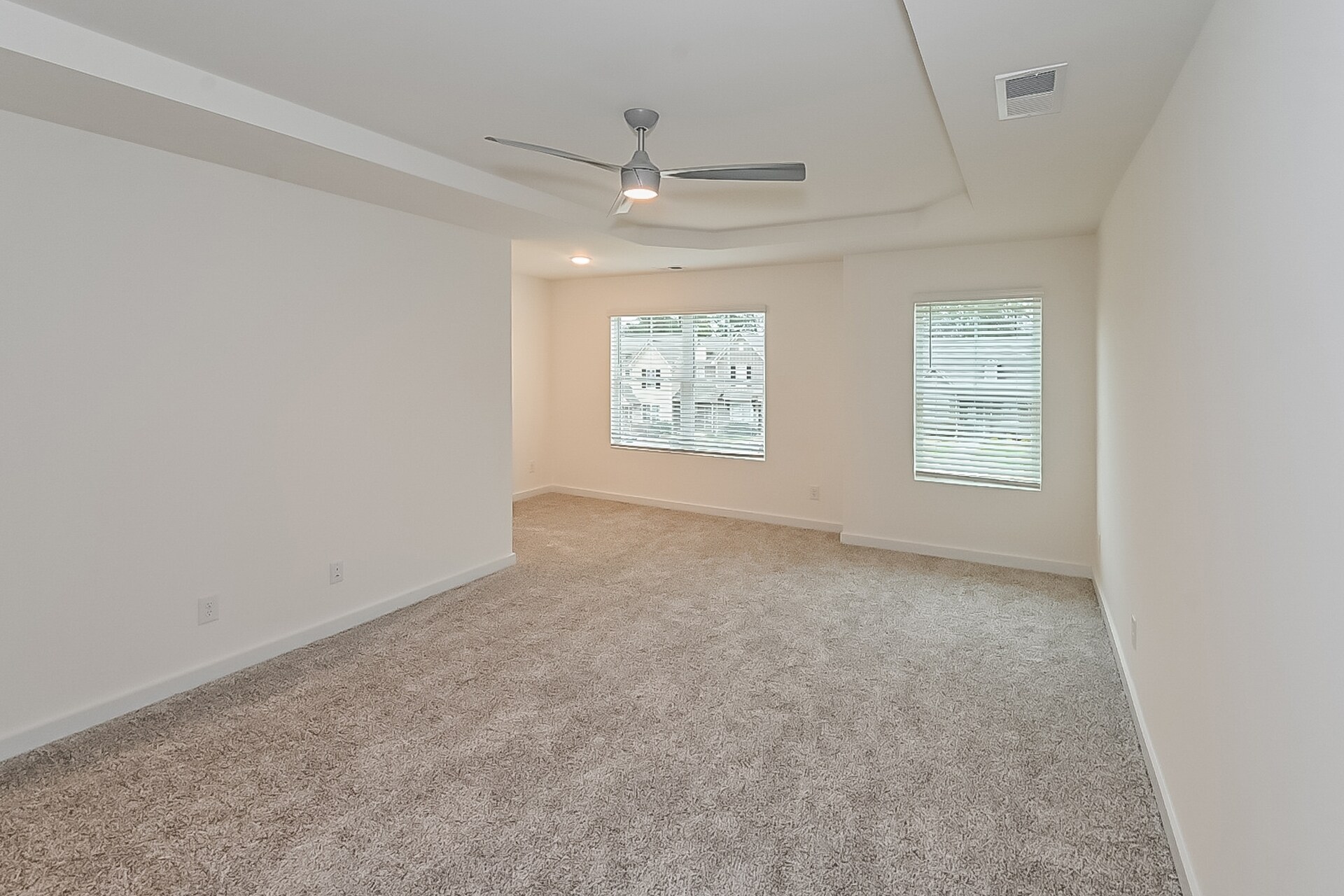 Building Photo - 128 The Heights Dr