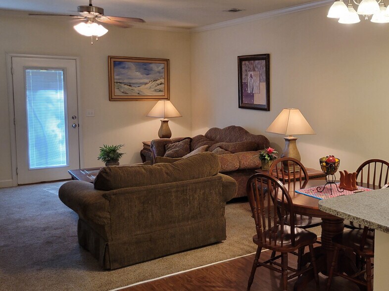 The Retreat at Pineview 611 Pineview Dr Valdosta GA 31602 Apartment