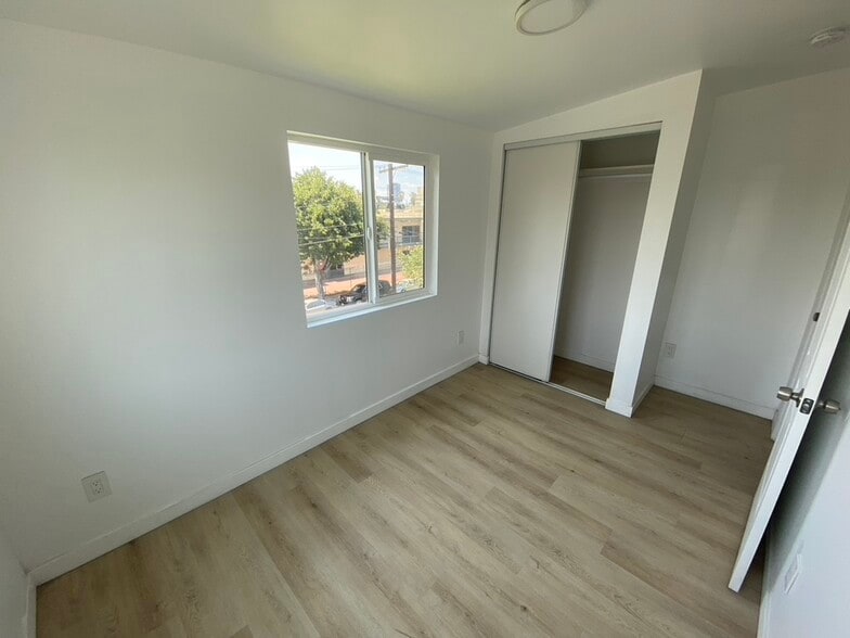 Building Photo - 1917 E 2nd St