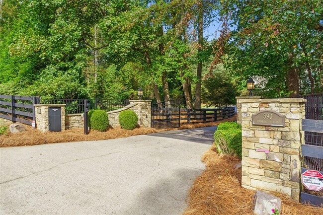 Building Photo - 390 Hembree Rd