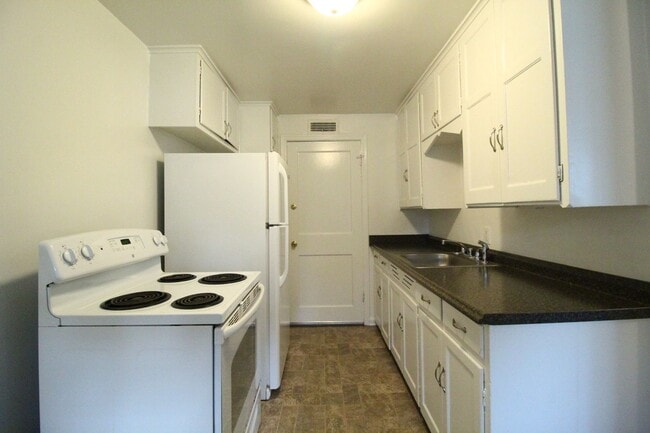 Building Photo - 1 Bedroom 1 Bath Duplex in Navy Hill Area ...