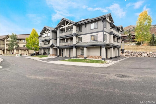 Building Photo - 3305 Columbine Dr