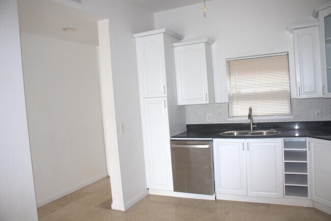 Building Photo - 1610 Presidential Way
