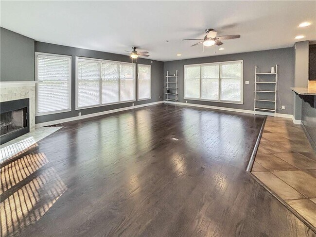 Building Photo - 2395 Powers Ferry Dr SE