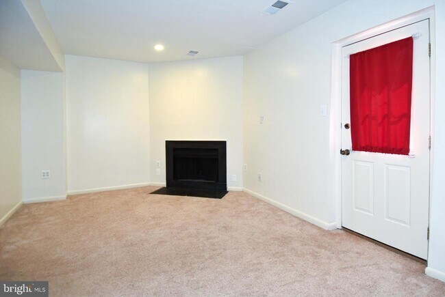Building Photo - 2304 Hunters Square Ct