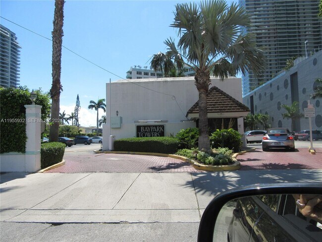 Building Photo - 3301 NE 5th Ave