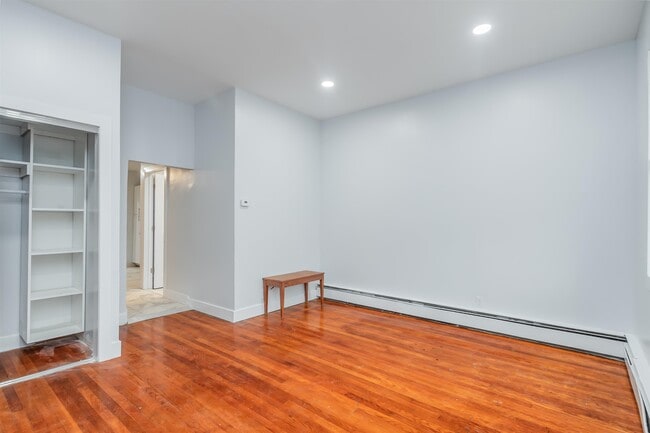 Building Photo - 25 W 10th St