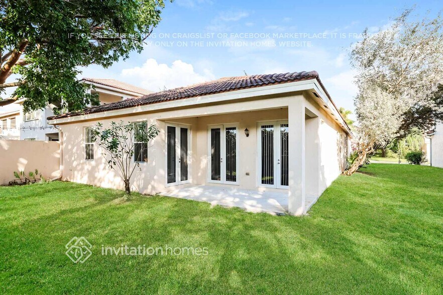 Building Photo - 10674 Old Hammock Wy