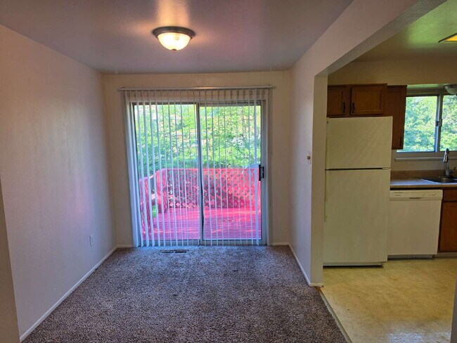 Building Photo - "Charming 3-Bed Retreat with Finished Basement & Cozy Fireplace in Aurora!"