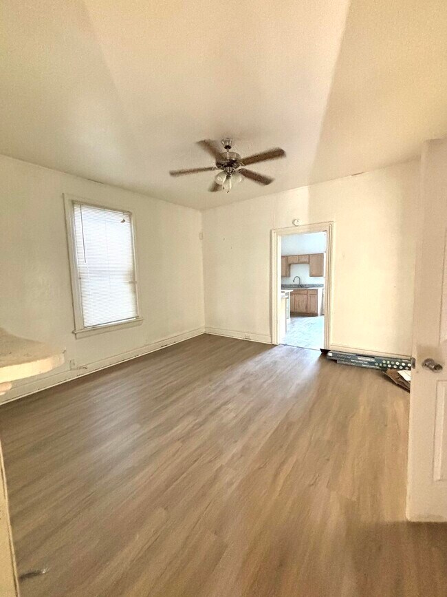 Building Photo - 642 Crawford Ave