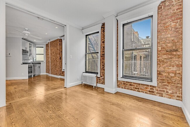 Primary Photo - 232 Elizabeth St