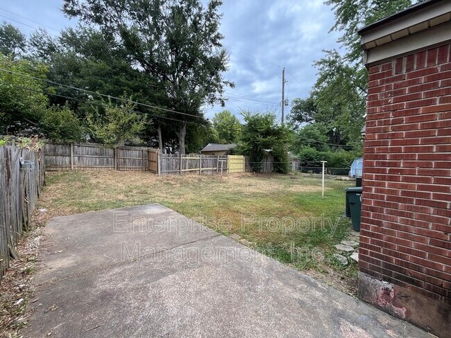 Building Photo - 3938 Brennan Dr