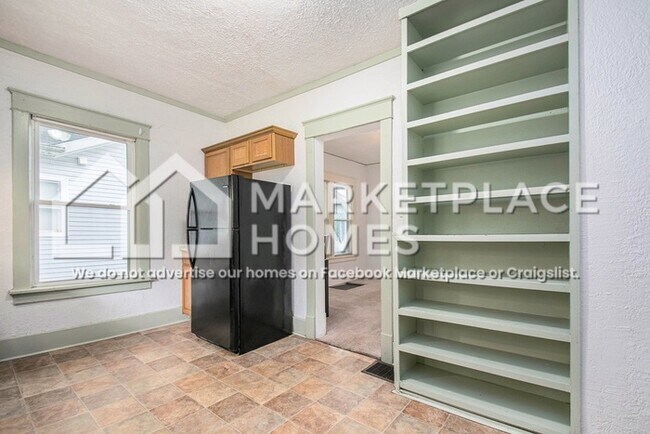 Building Photo - 822 N St Louis Blvd