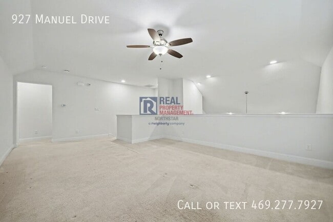 Building Photo - 927 Manuel Dr