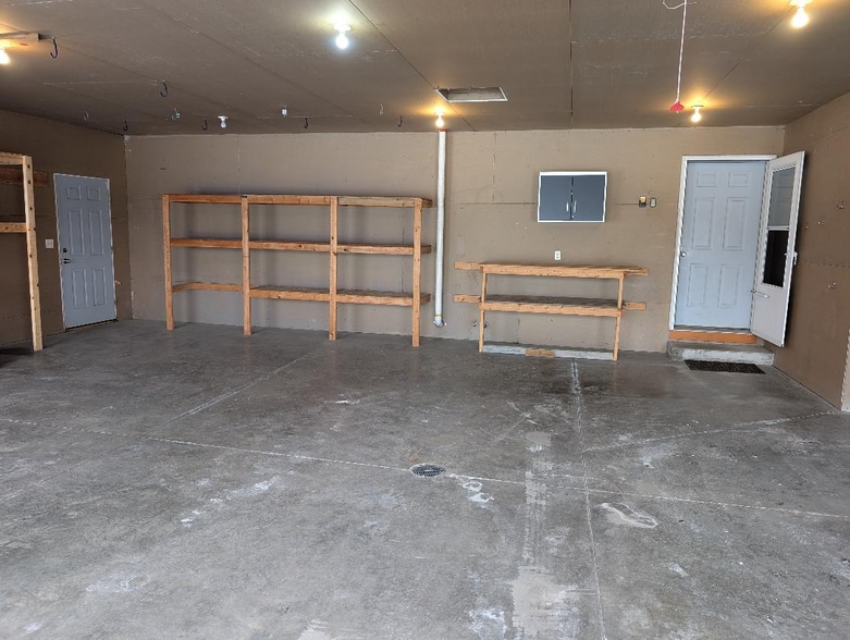 Building Photo - N9427 Handel Dr