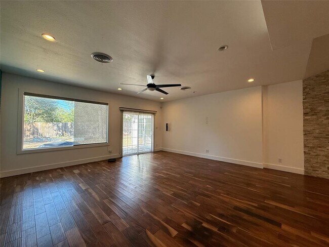 Building Photo - 5814 Gloucester Ln