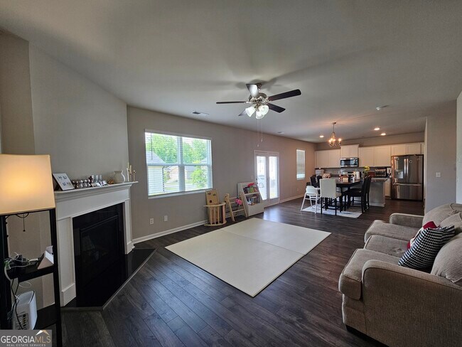 Building Photo - 52 White Spruce Wy