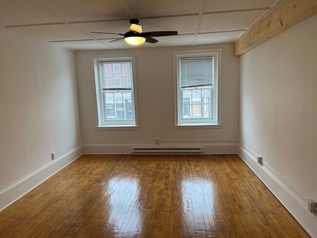 Large Living Room with plenty of light. - 58 Albany St