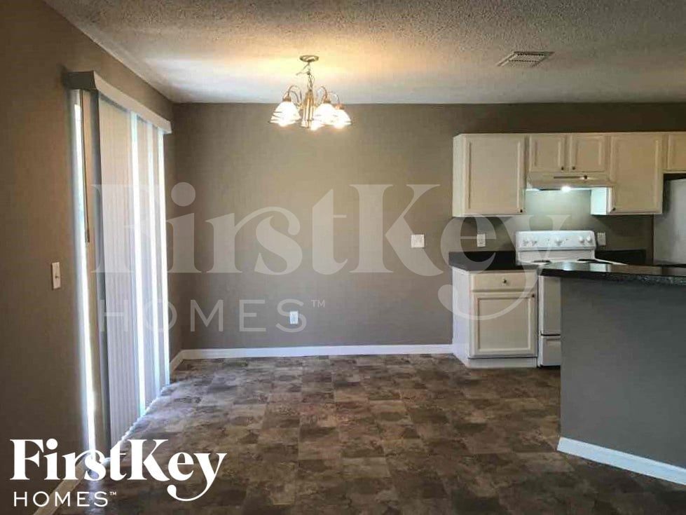 Building Photo - 455 Calhoun St