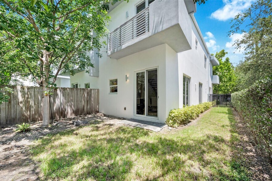 Building Photo - 2868 SW 33rd Ct