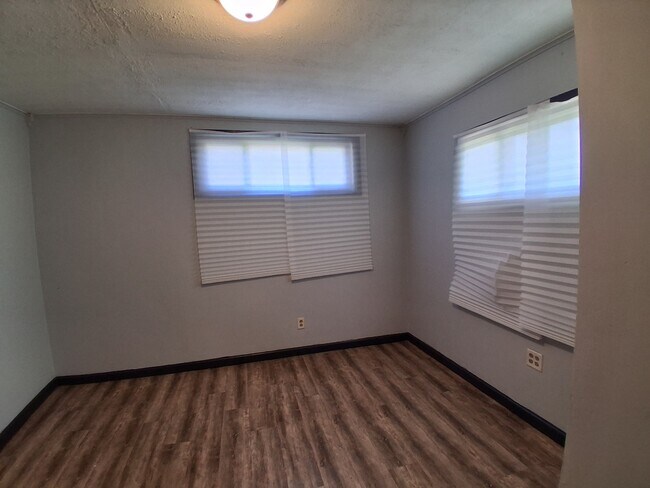 Building Photo - 1112 Glenwood Dr