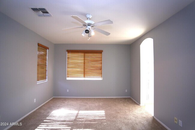 Building Photo - 2840 S Miller Dr