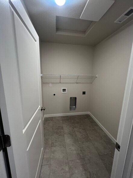 Building Photo - 6532 SE Nasha St