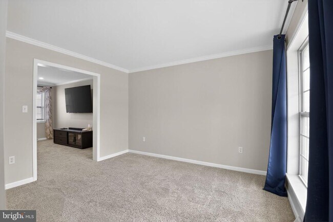 Building Photo - 10 Nelson Rd