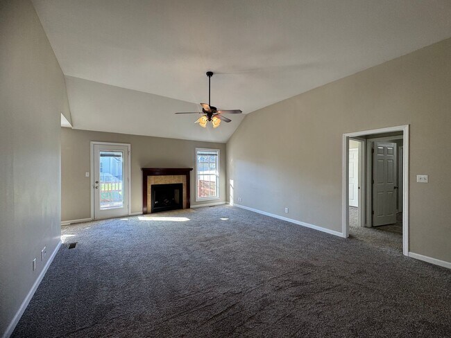 Building Photo - Beautiful Single Family Home