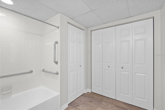 Building Photo - 411 1st Ave N