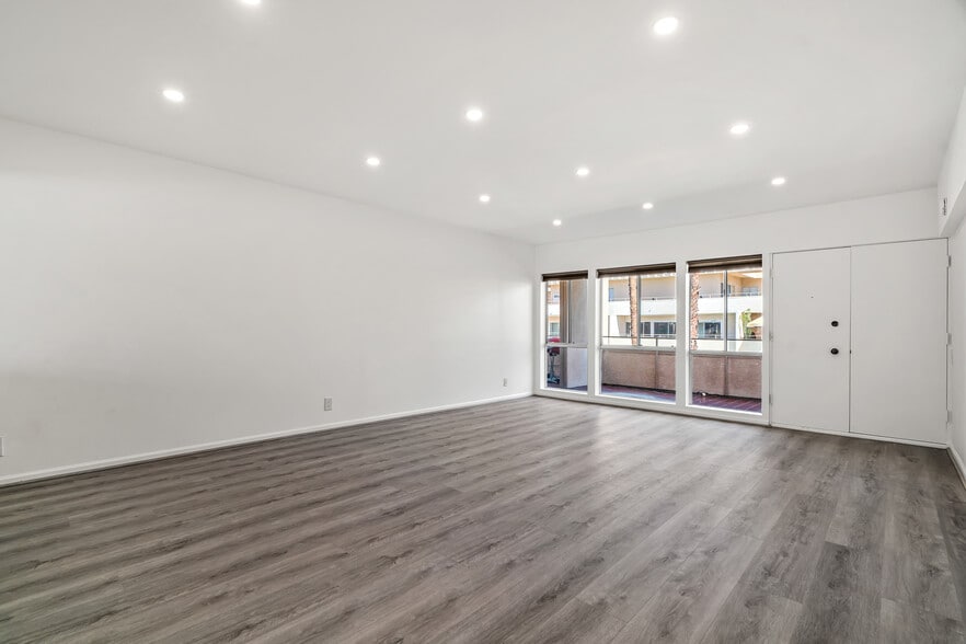 Building Photo - 277 E Alejo Rd