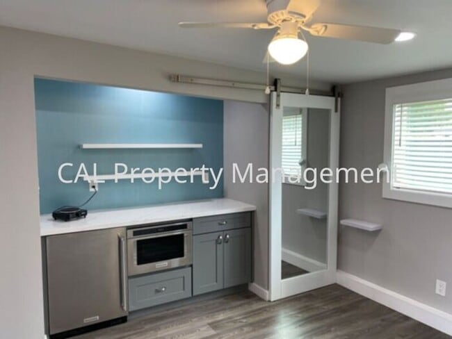 Building Photo - Stylish Modern Studio in Salinas, CA!