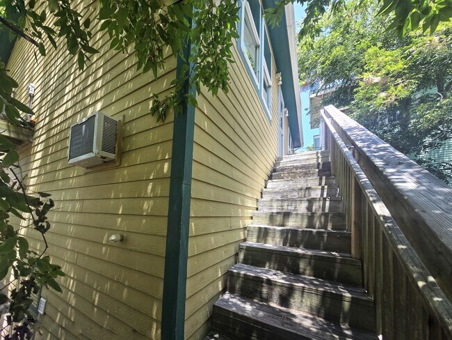 Building Photo - 1814 Ursuline St