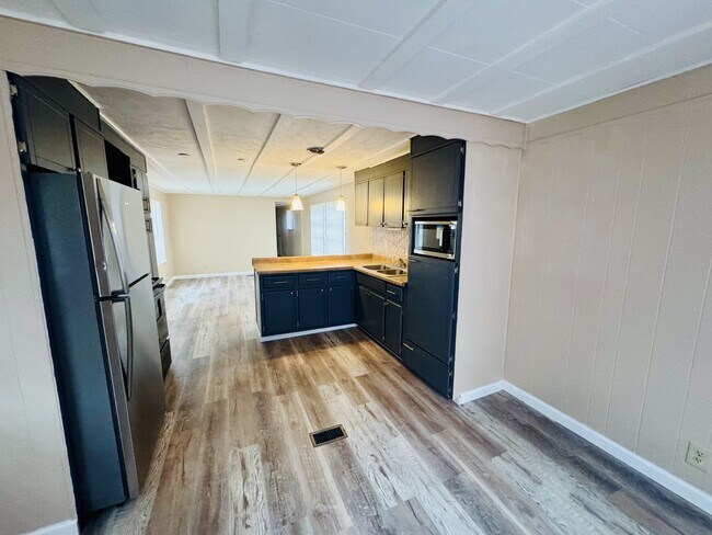 Building Photo - 6 Fox Ln