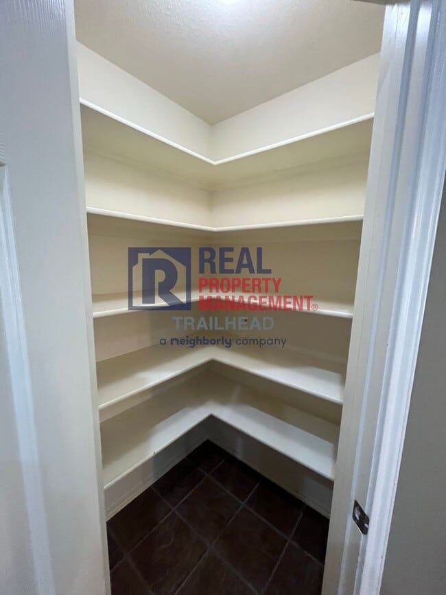 Building Photo - Spacious Single Story Home in a Great Location!