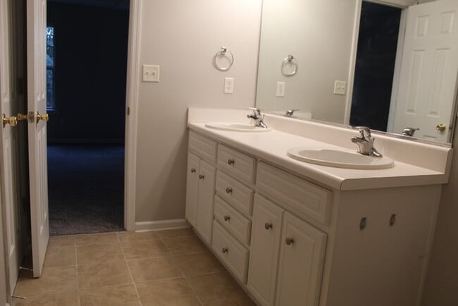 Building Photo - Columbia County Fort Grodon Attached home with Garage