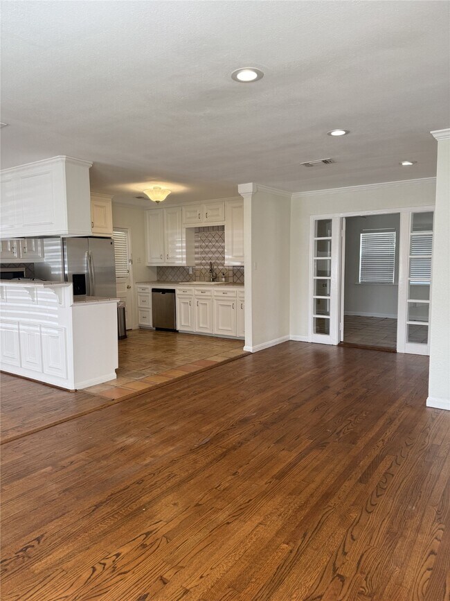 Building Photo - 1234 Gardenia Dr