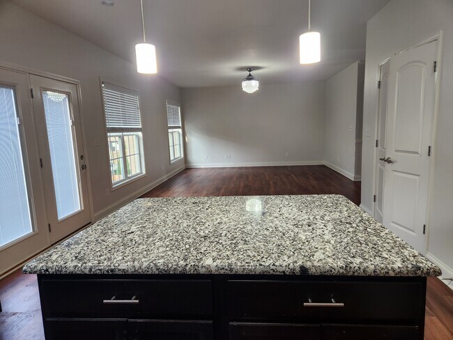 Building Photo - 16613 Rockcrest View Ln