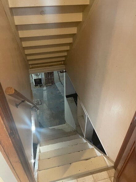 Building Photo - 207 Frank Ave NW