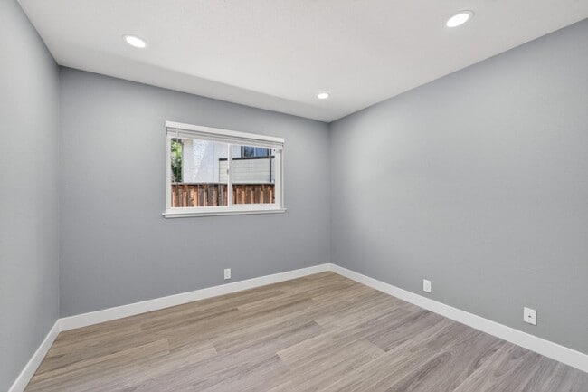 Building Photo - 4971 Geomax Ct
