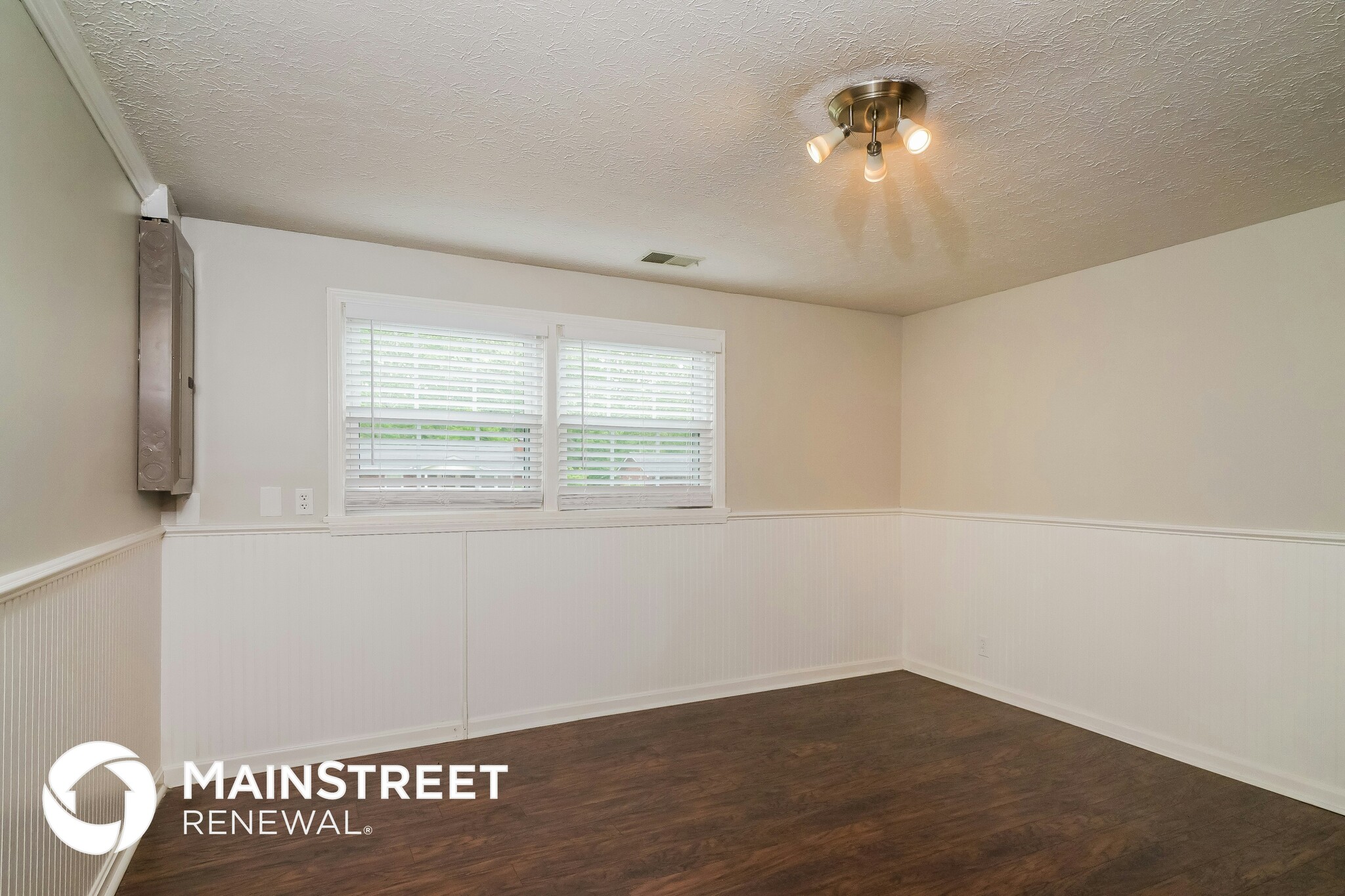 Building Photo - 3208 Cabinwood Dr
