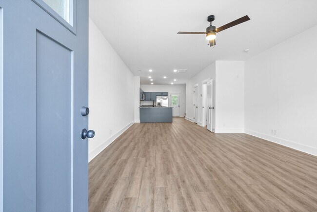 Building Photo - Luxury Townhome For Rent Near Billy Dunlop Park!