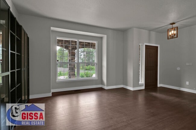 Building Photo - Beautiful home with 7 bedrooms, 5 1/2 bath...