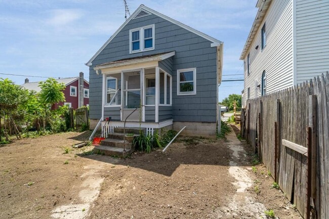 Building Photo - 661 Frederick St